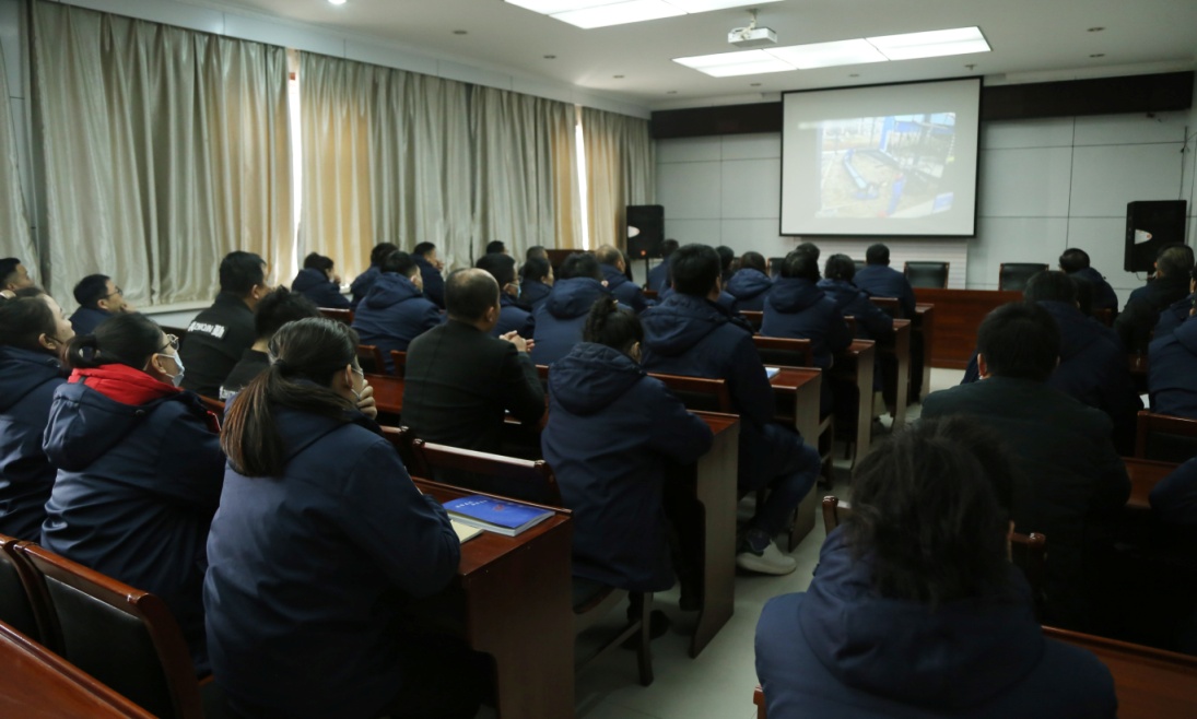 说明: 03观看警示教育视频